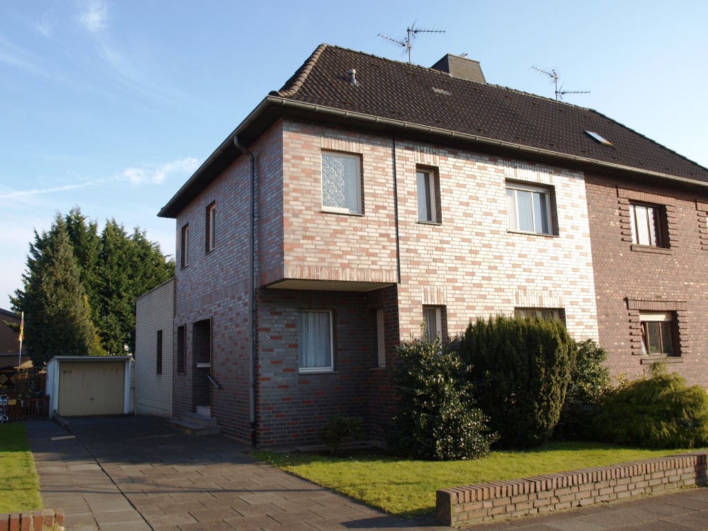 Großzügige DHH mit südlicher Gartenanlage und Ausbaureserve. Für aktive