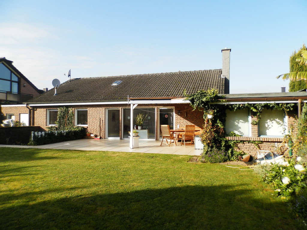 Sonniger Bungalow mit gepflegter Gartenanlage & Heizung nach Wunsch