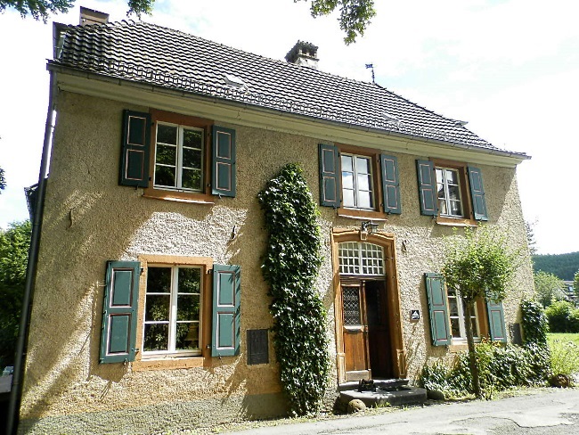 Prachtvolles Herrenhaus mit historischem Hintergrund – in saniertem Topzustand mit Park und altem Baumbestand! Prachtvolles Herrenhaus mit historischem Hintergrund – in saniertem Topzustand mit Park und altem Baumbestand!