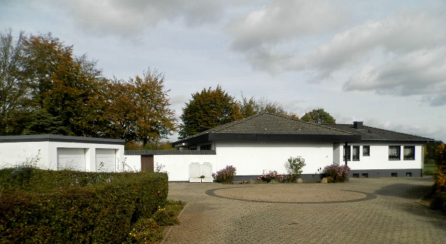 Repräsentative Bungalow-Anlage mit traumhaftem Garten – mit multifunktionalen Nutzungsmöglichkeiten ! Repräsentative Bungalow-Anlage mit traumhaftem Garten – mit multifunktionalen Nutzungsmöglichkeiten !