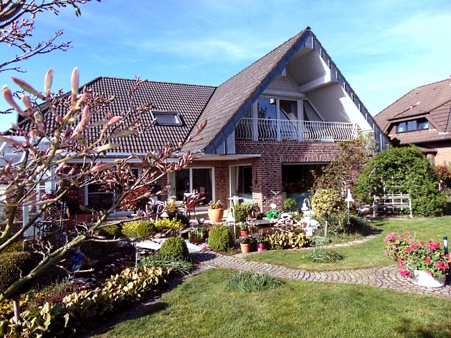 Freistehendes Traumhaus mit stilvollen Extras und idyllischer Gartenanlage für Ihr Familienglück! Freistehendes Traumhaus mit stilvollen Extras und idyllischer Gartenanlage für Ihr Familienglück!