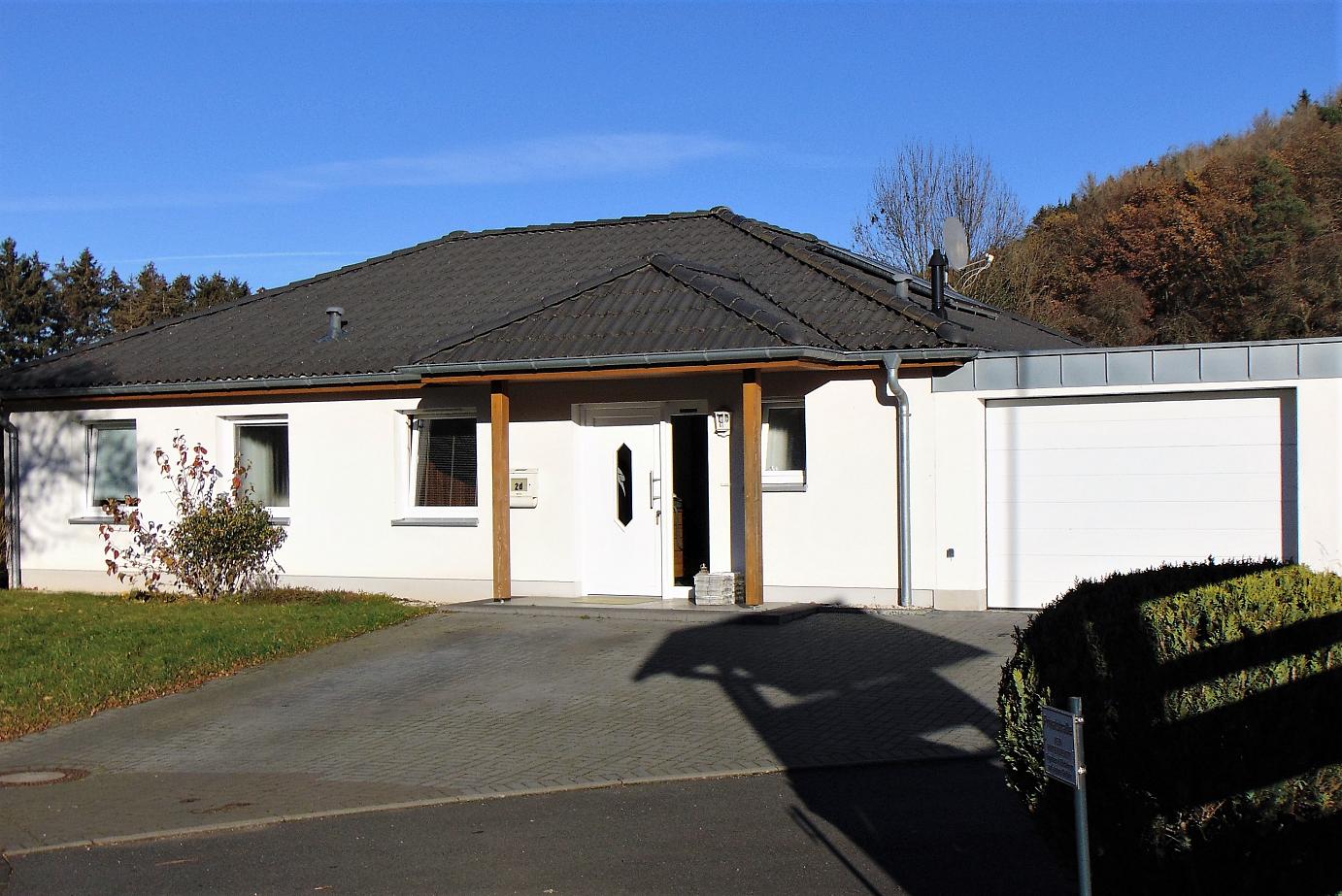 RESERVIERT! Neuwertiger Bungalow mit traumhaftem Grundstück in sonniger Ortsrandlage von Mechernich! Hier werden Wohnträume wahr… RESERVIERT! Neuwertiger Bungalow mit traumhaftem Grundstück in sonniger Ortsrandlage von Mechernich! Hier werden Wohnträume wahr…