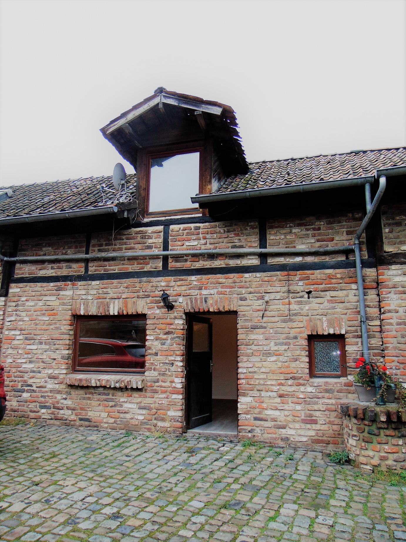 AUSSERGEWÖHNLICHE UND STILVOLLE MAISONETTE-WOHNUNG in kleiner familiärer Hofanlage AUSSERGEWÖHNLICHE UND STILVOLLE MAISONETTE-WOHNUNG in kleiner familiärer Hofanlage