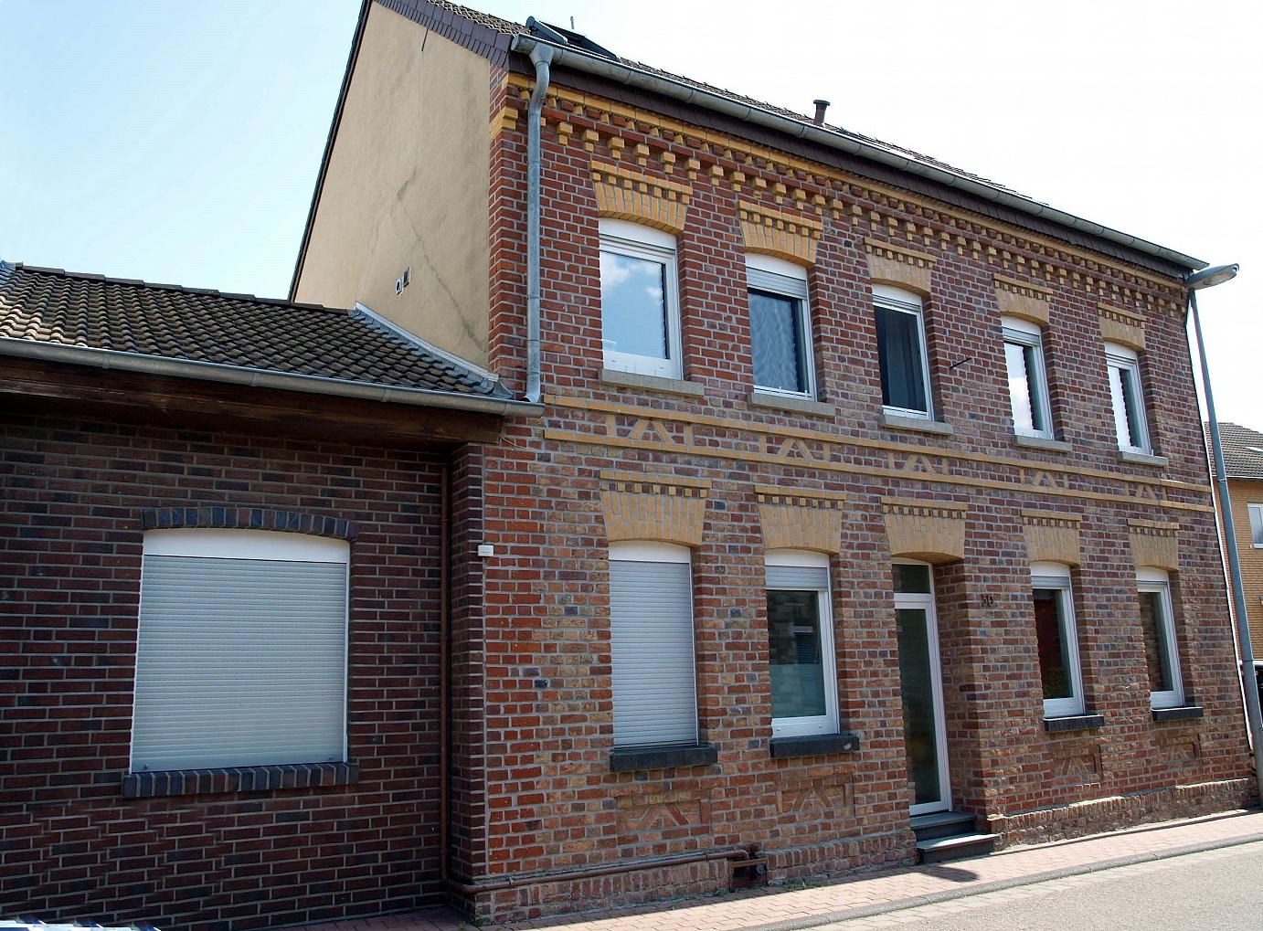 Charmantes und saniertes Liebhaber-Ensemble als Ein- oder Zweifamilienhaus *auf Wunsch 5,85 % Rendite!* Charmantes und saniertes Liebhaber-Ensemble als Ein- oder Zweifamilienhaus *auf Wunsch 5,85 % Rendite!*